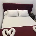 Pyramids Stone Inn